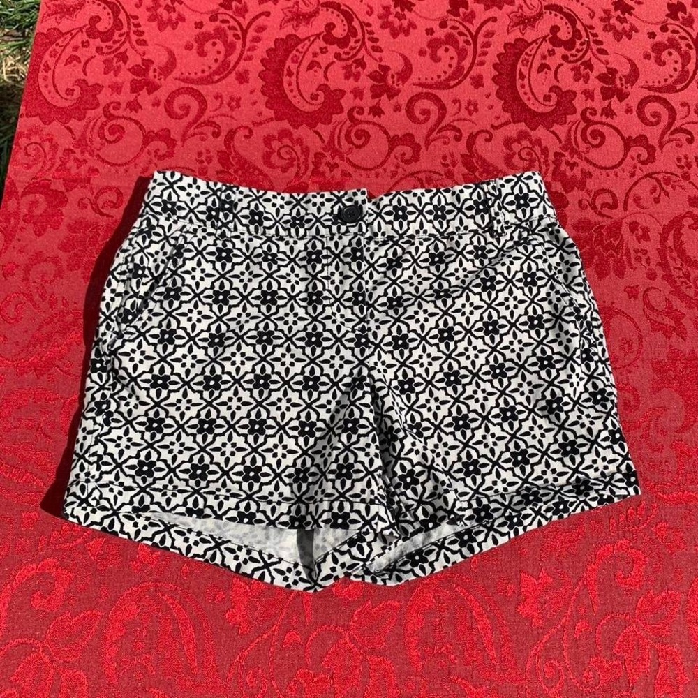 CB Established 1962 black‎ & white geometric shorts size 6